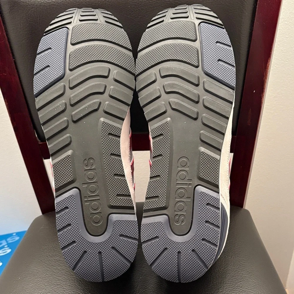 New Men’s‎ Adidas Run 80s Gray and Maroon Sneakers Size 13